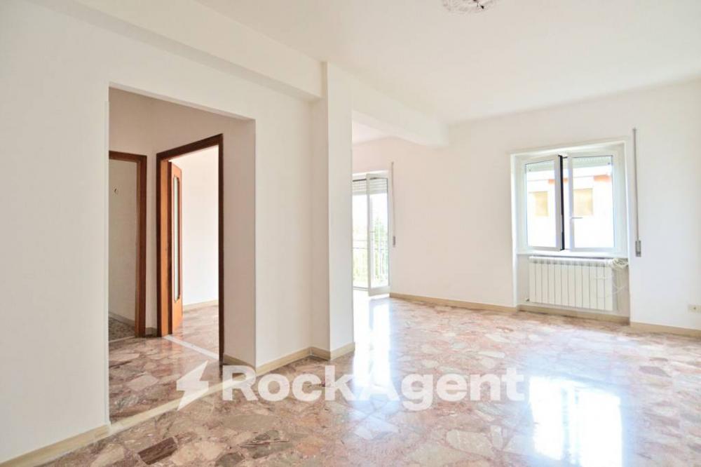 dfeb511551032b12a749b2b9369f7a83 - Appartamento trilocale in vendita a Roma