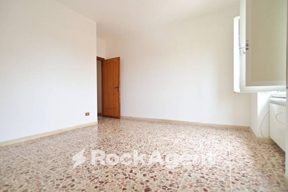 0ae1bfdabf2e2184f9e9d9037e5ae430 - Appartamento trilocale in vendita a Roma