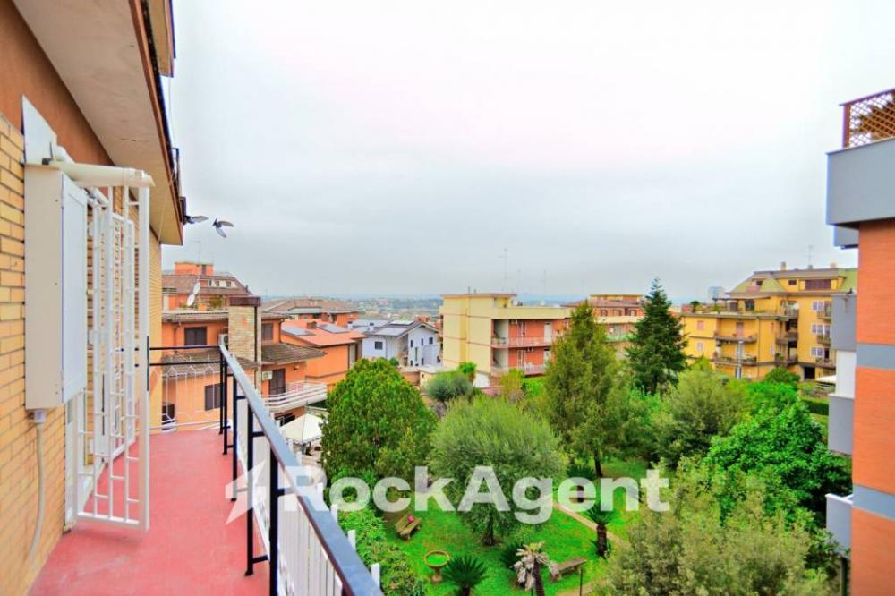 22971ddb757178ab07feda1d103fbd36 - Appartamento trilocale in vendita a Roma