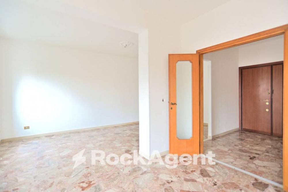 927f773ea3c9b578be0e981ee17950dd - Appartamento trilocale in vendita a Roma
