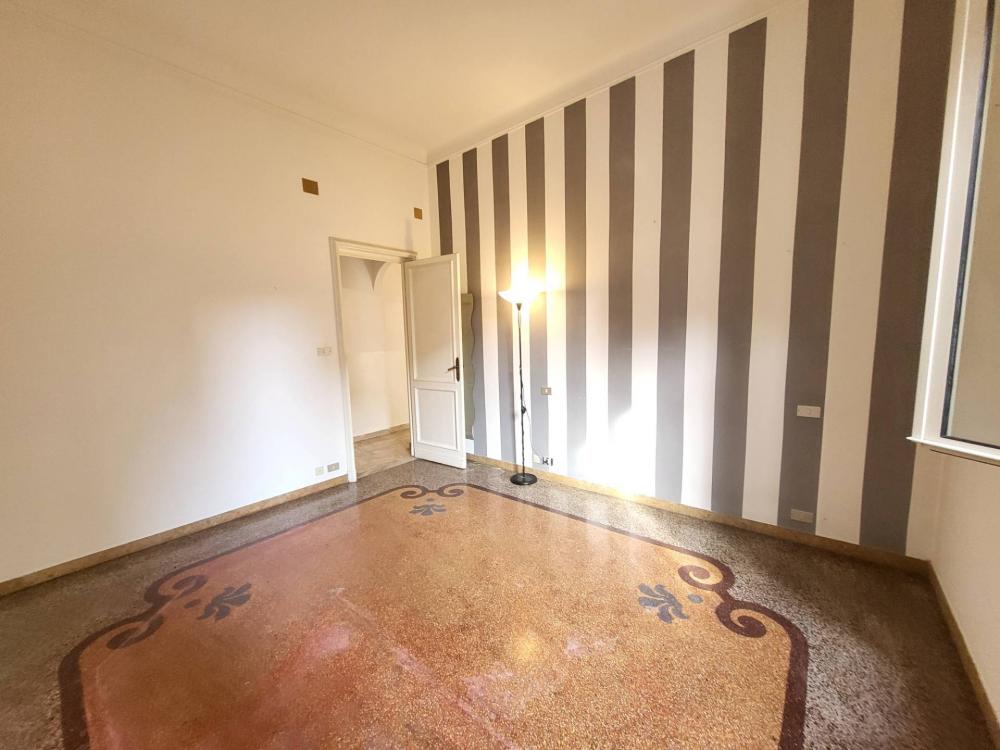 Appartamento trilocale in vendita a Genova