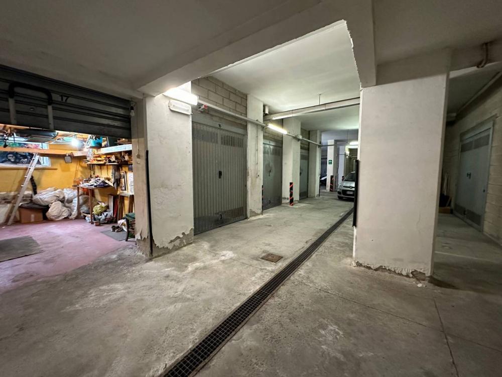 Garage monolocale in vendita a Genova