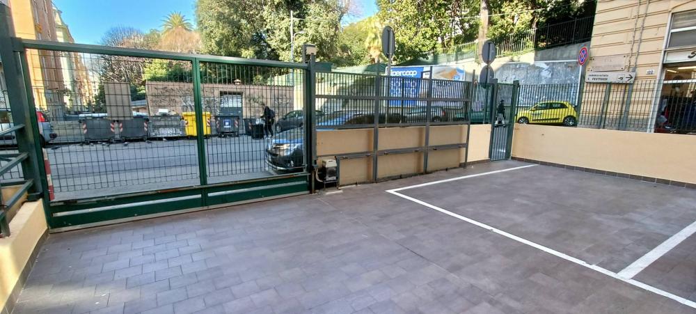 Garage monolocale in vendita a Genova