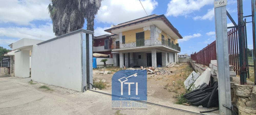 Villa indipendente quadrilocale in vendita a Giugliano in Campania