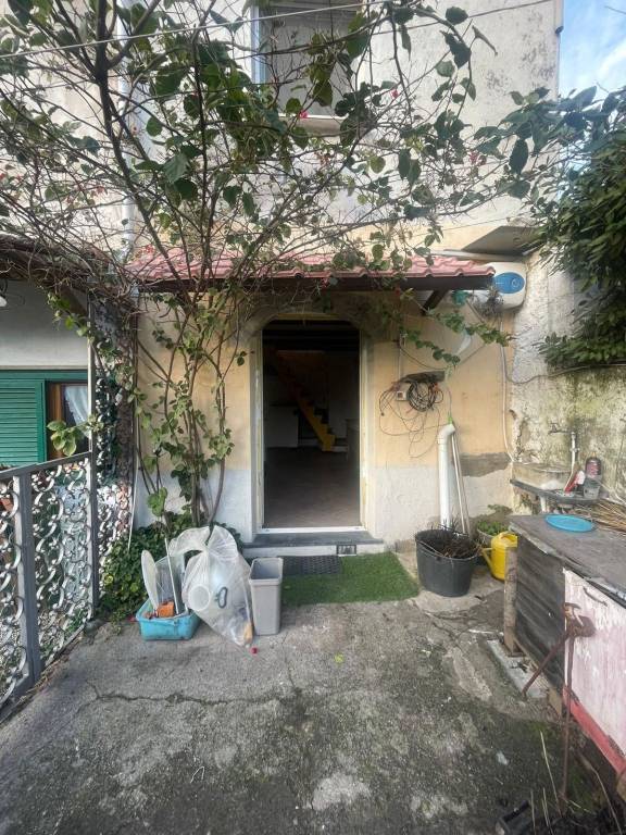 Casa quadrilocale in vendita a Genova