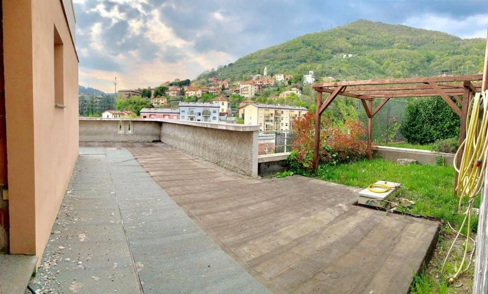 Villa quadrilocale in vendita a Genova