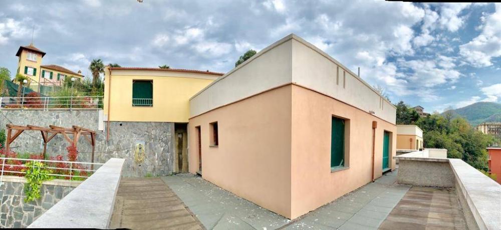 Villa quadrilocale in vendita a Genova