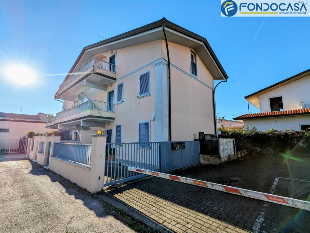 Appartamento trilocale in vendita a Carrara
