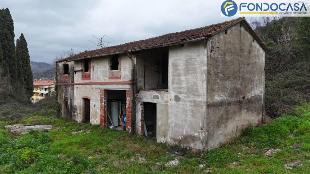 Casa plurilocale in vendita a Carrara