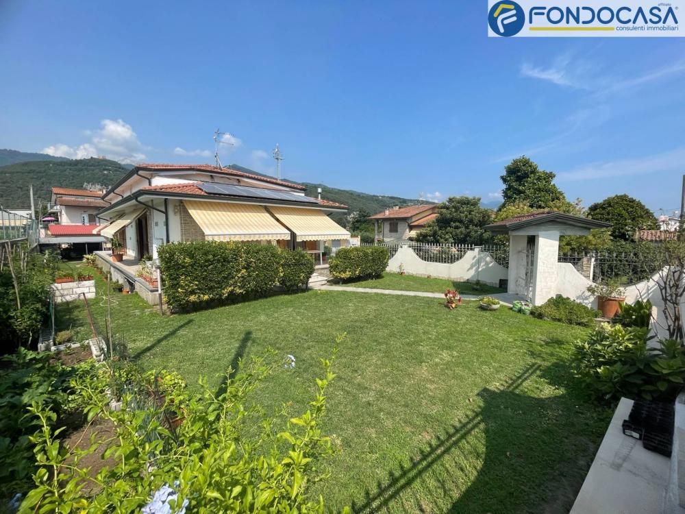 Villa indipendente plurilocale in vendita a Montignoso