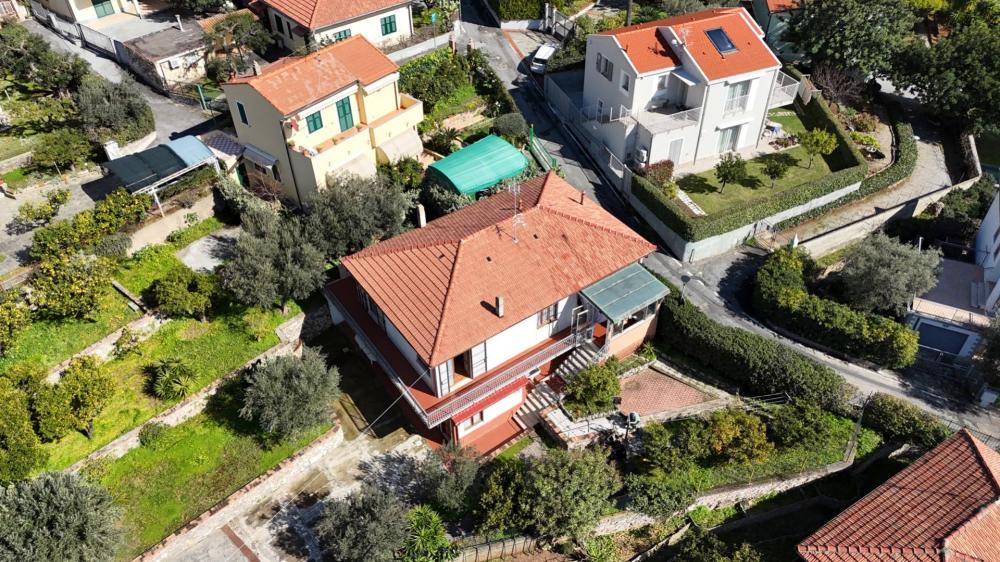 Villa indipendente plurilocale in vendita a Borgio Verezzi