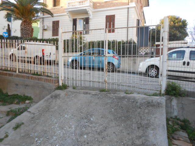Appartamento plurilocale in vendita a Ancona
