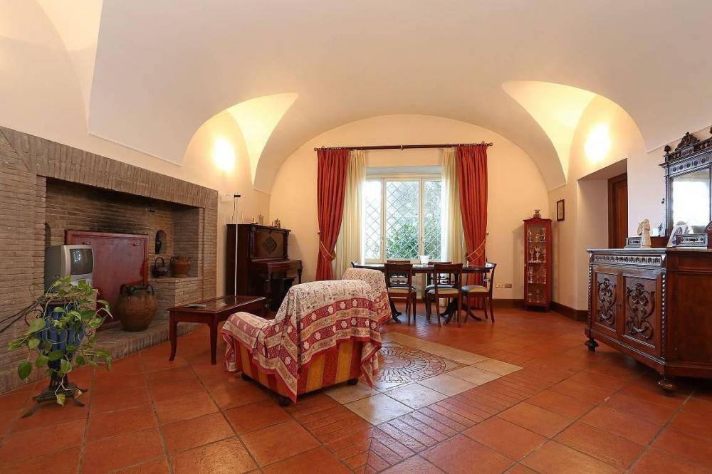 Villa indipendente plurilocale in vendita a roma