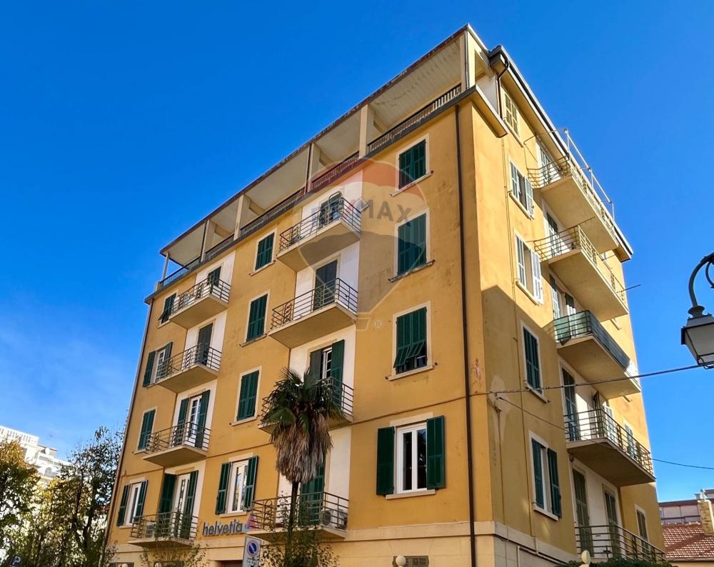 Appartamento quadrilocale in vendita a Albenga