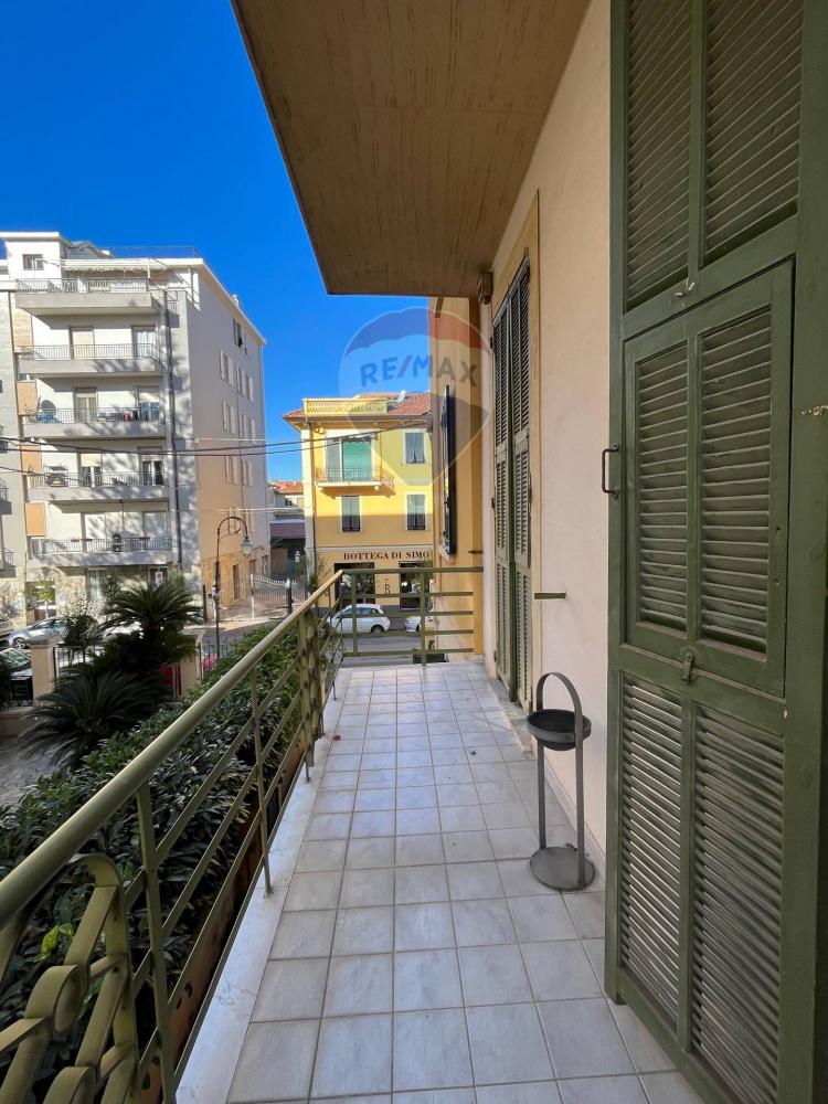 Appartamento quadrilocale in vendita a Albenga