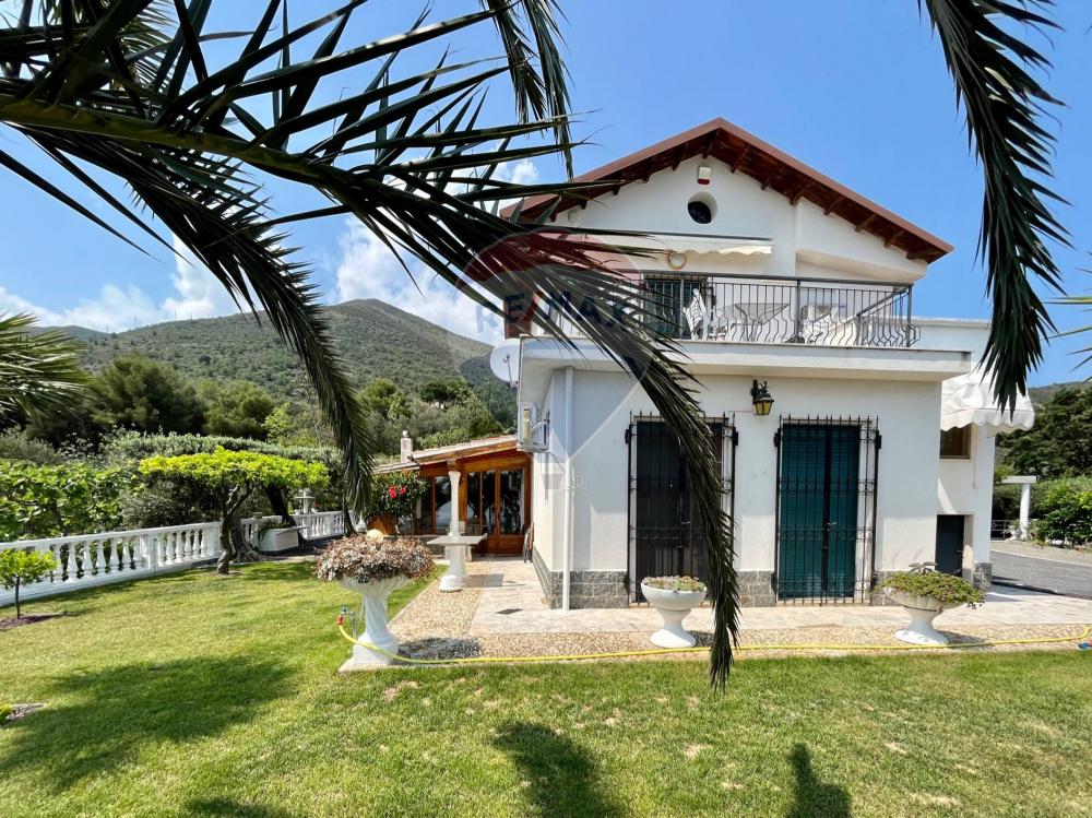 Villa plurilocale in vendita a Ceriale