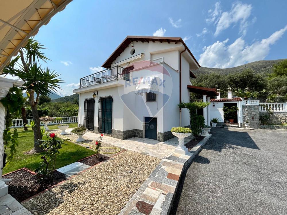 Villa plurilocale in vendita a Ceriale