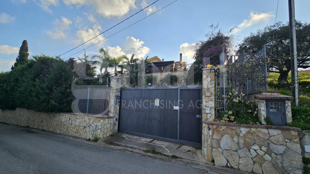 Villa indipendente quadrilocale in vendita a bagheria