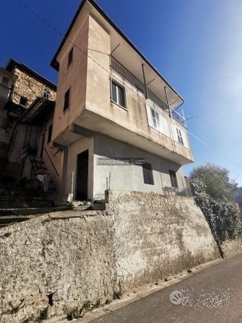 Villa plurilocale in vendita a Imperia