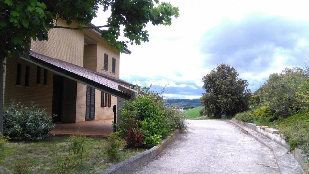 Villa indipendente plurilocale in vendita a altidona