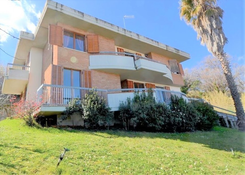 Villa indipendente plurilocale in vendita a san-benedetto-del-tronto