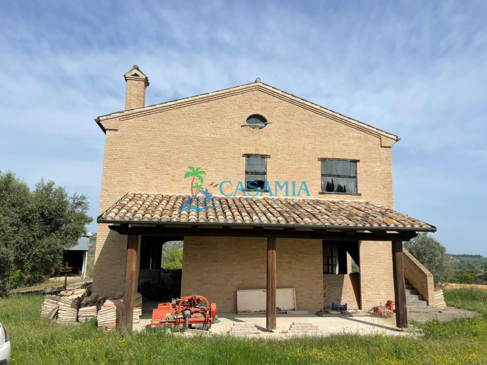Villa indipendente plurilocale in vendita a cupra-marittima